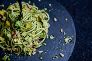 SPAGHETE DIN DOVLECEL CU AVOCADO ȘI SOS PESTO

https://rawyal.ro/produs/spaghete-din-dovlecel-cu-avocado-si-sos-pesto/ at Rawyal Brunch & Cakes in Bucharest