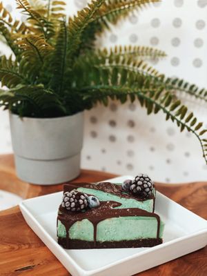 TORT CU MENTA, SPIRULINA SI SEMINTE DE CANEPA

https://rawyal.ro/produs/tort-cu-ciocolata-si-menta/ at Rawyal Brunch & Cakes in Bucharest