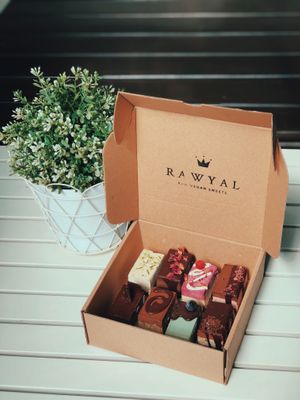 MAGIC BOX

CUTIA CONTINE 10 SORTIMENTE DIFERITE DE MINI PRAJITURI LA 50 GR.
https://rawyal.ro/produs/magic-box/ at Rawyal Brunch & Cakes in Bucharest