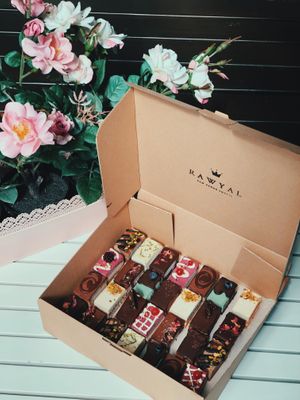 PARTY BOX

AI UN EVENIMENT SPECIAL SI NU TE POTI HOTARI CE PRAJITURI SA ALEGI?PENTRU ASTFEL DE MOMENTE AM CREAT PARTY BOX, O CUTIE CE CONTINE UN MIX DE 28 DE MINI PRAJITURI LA 50 at Rawyal Brunch & Cakes in Bucharest