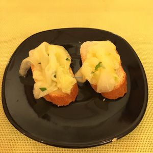 no-querones en vinagre (tapa) at Pura Vida Vegan Bar in Madrid