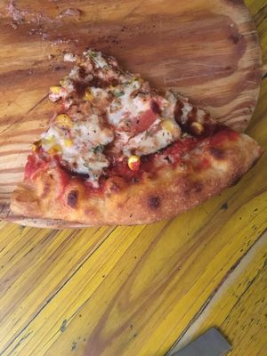 last slice of the barbacoa pizza! at Pura Vida Vegan Bar in Madrid