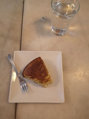 Fluffy, sweet orange cake at Pura Vida Vegan Bar in Madrid