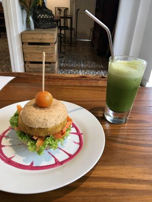 Hamburger  at Alma Zen in Asuncion