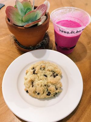 chocolate chip scone with smoothie at Kaya's in Kawanui