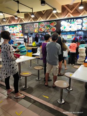 Long queue during phase 2-weekend morning at Ren Xiang Vegetarian Food 仁香素食 in East Singapore