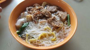 Vegetarian Mutton Mee Hoo mixed w Yellow Noodles Soup at Ren Xiang Vegetarian Food 仁香素食 in East Singapore