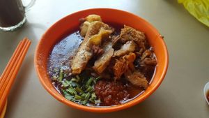 Lor Mee (yellow flat noodles) can request for other types of noodles too at Ren Xiang Vegetarian Food 仁香素食 in East Singapore