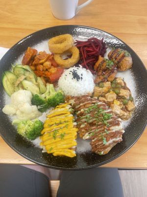 Not a buffet, but the ‘Chiefs choice’ was a perfect combination of fresh veggies and mock meats. Also ordered Wonton Soup which was packed with flavour.  at Vegan Buffet in Hamilton