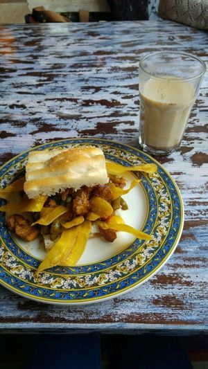 Omni broodje en de lekkerste Chai  at Sunshine in Breda