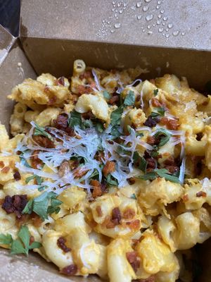 Mac n cheese skillet with bacon bits   at Virtuous Pie  in Vancouver