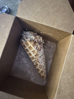 Dine out Vancouver - menu. Mini apple cheesecake cannoli  #Veganuary at Virtuous Pie  in Vancouver