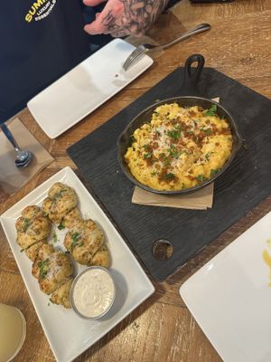 Garlic dippers and macaroni skillet  at Virtuous Pie  in Vancouver