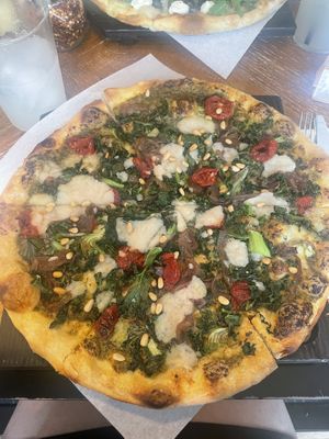 Excelente! Não lembro o nome mas tinha pesto  at Virtuous Pie  in Vancouver