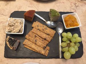 Tábua de queijos vegan at 26 Vegan Food Project in Lisbon