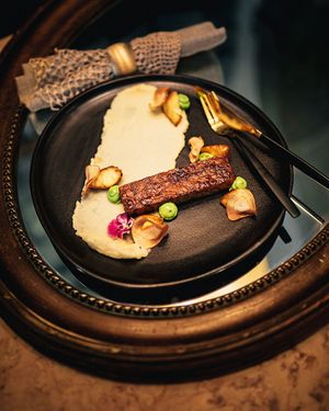 Pastinaca em duas texturas com Tempeh e Ananás dos Açores glaceado, puré de abacate e manjericã at 26 Vegan Food Project in Lisbon