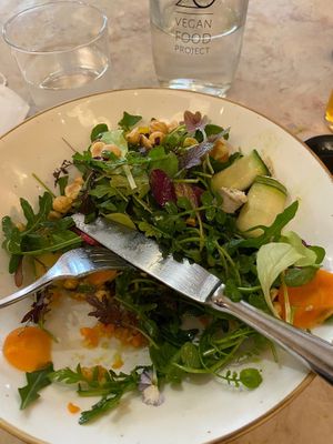 '10 Leaves' Salad €10 - Carrot and celery couscous under ten leaves with apple courgette cannelloni with cream cheese, pickled carrots, hazelnuts
and mint vinaigrette at 26 Vegan Food Project in Lisbon