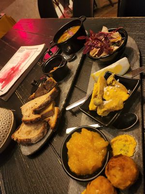 the appitizer sampler at 26 Vegan Food Project in Lisbon