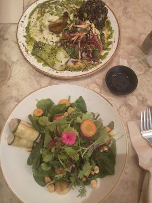 10 leafs salad and Asian tofu dish of the day at 26 Vegan Food Project in Lisbon