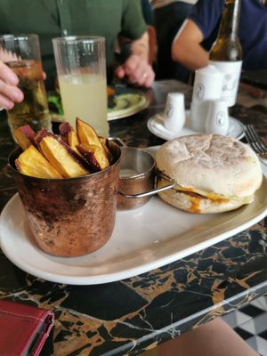 Bifana Supreme burger (burger = bad, chips = good) at 26 Vegan Food Project in Lisbon