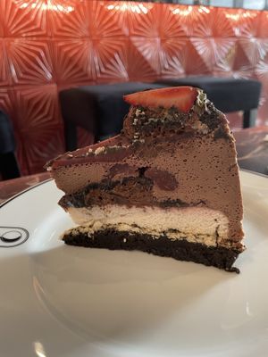 Dessert of the day (cake of three chocolates and strawberries)  at 26 Vegan Food Project in Lisbon