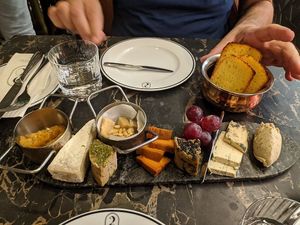 Käseplatte... sehr gut at 26 Vegan Food Project in Lisbon