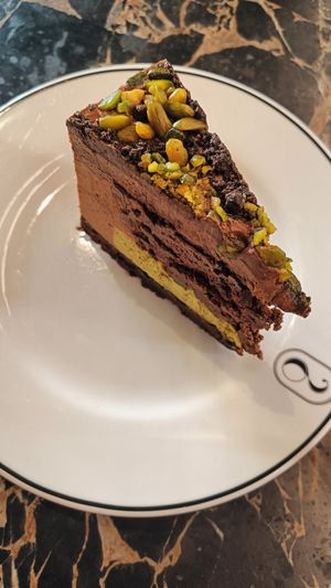 Bolo de chocolate e pistácio at 26 Vegan Food Project in Lisbon