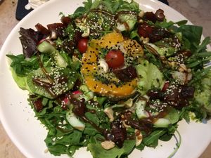 Salada cítrica com quinoa at 26 Vegan Food Project in Lisbon