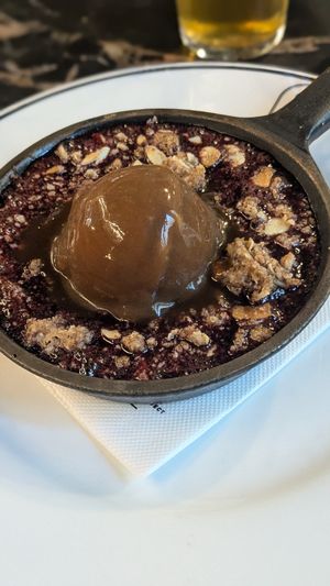 🍨🍓 Skillets Crumble (6€) at 26 Vegan Food Project in Lisbon