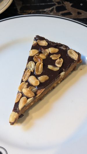 🍫🥜 Peanut & Chocolate Pie (4,5€) at 26 Vegan Food Project in Lisbon