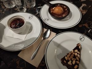 Dessert (berry crumble with icecream is fantastic) at 26 Vegan Food Project in Lisbon