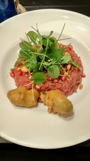 Cevada perolada, beterraba, tempura de abacate, agrião  at 26 Vegan Food Project in Lisbon