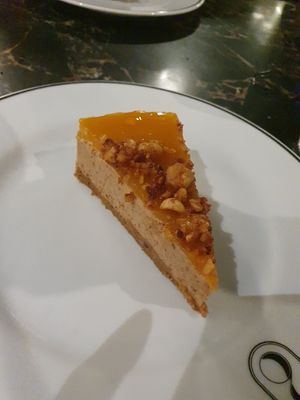 Creative act of the night at 26 Vegan Food Project in Lisbon