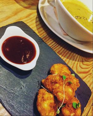Nuggets de coliflor y crema de calabacín  at 26 Vegan Food Project in Lisbon