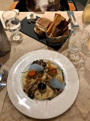 Burger and vegan scallops  at 26 Vegan Food Project in Lisbon