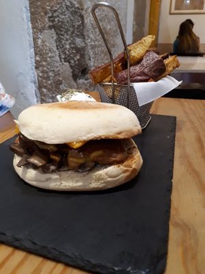 Bifana Sublime with sweet potato chips at 26 Vegan Food Project in Lisbon