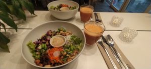 Asian salad bowl at Flowers Kitchen in Luxembourg City