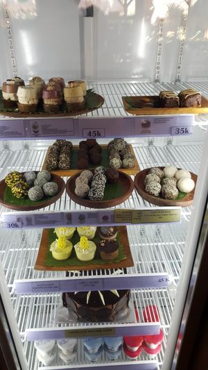 Raw treats at The Cashew Tree in Pecatu