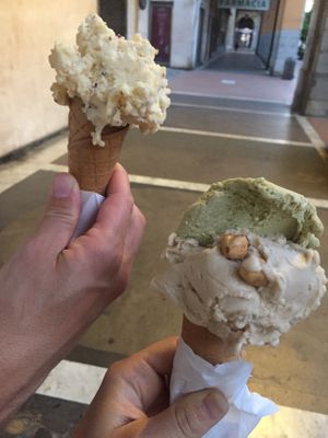 Vegan icecream: peach and pistacchio / hazelnut  at La Dolce Vita in La Spezia