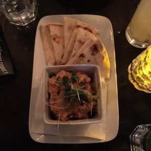 Hummus du moment à la roquette et à l'ail at L'Gros Luxe 100% Vege in Montreal