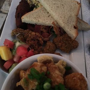 Déjeuner Deluxe at L'Gros Luxe 100% Vege in Montreal