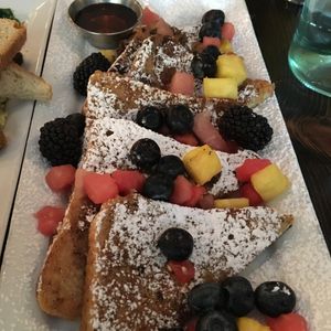 Pain doré vegan at L'Gros Luxe 100% Vege in Montreal