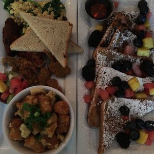 Déjeuner Deluxe et Pain doré vegan at L'Gros Luxe 100% Vege in Montreal