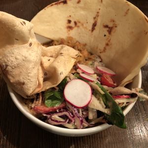 Bol de "poulet" au beurre at L'Gros Luxe 100% Vege in Montreal