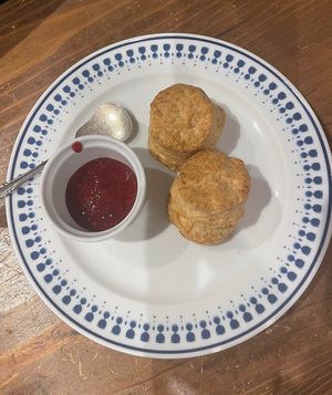 Vegan Scones with Rasperry Marmelade  at Kissa Saeki in Hiroshima