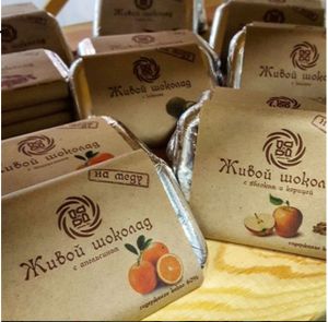 Organic chocolate made with only 3 ingredients: cocoa butter, cocoa beans and honey. Sugar and soy lecithin free.  RAW & VEGAN at I-MNE  in Kazan