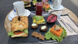 Brunch at Sweet Rawmance in Paris