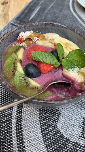 Brunch at Sweet Rawmance in Paris