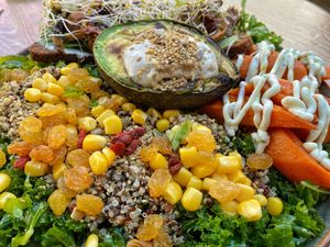 Tartines bowl at Sweet Rawmance in Paris