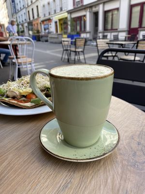Matcha latte  at Sweet Rawmance in Paris
